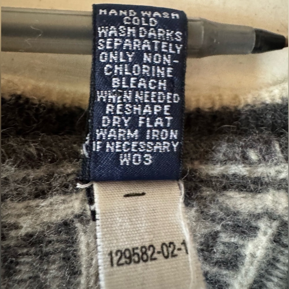 Vintage Gap Fair Isle Lambswool Cardigan Sweater Nordic Snowflake Women’s Large - Picture 13 of 13
